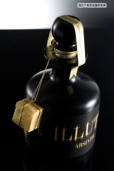 荷其爽 國外優(yōu)秀酒瓶設計賞析——酒精與脫醇飲料的視覺魅力